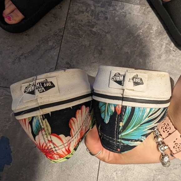 Hawaiian Floral Vans - Picture 3 of 4